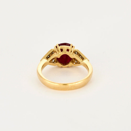 Bague 55 Bague or jaune, rubis 2,50 cts, diamants 58 Facettes