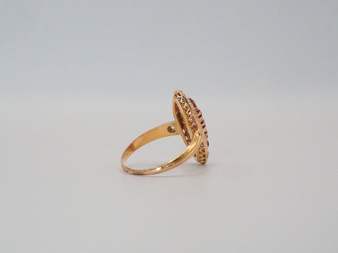 Bague 52 Bague Marquise or jaune, diamants, rubis 58 Facettes 4574
