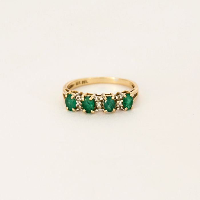 Yellow gold emerald river ring