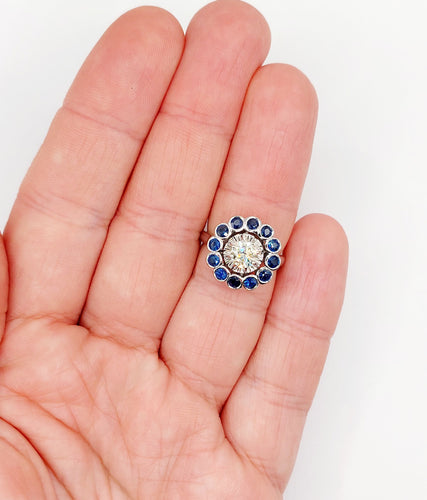 Bague 51.5 Bague marguerite Art Déco or blanc, diamant taille ancienne 0,65 carat et saphirs 58 Facettes A06329