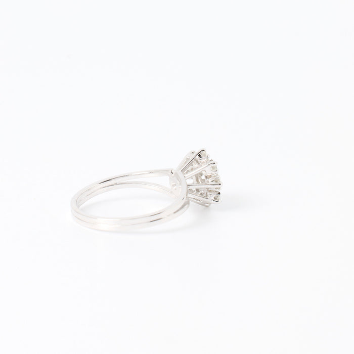 Daisyring in witgoud en diamanten