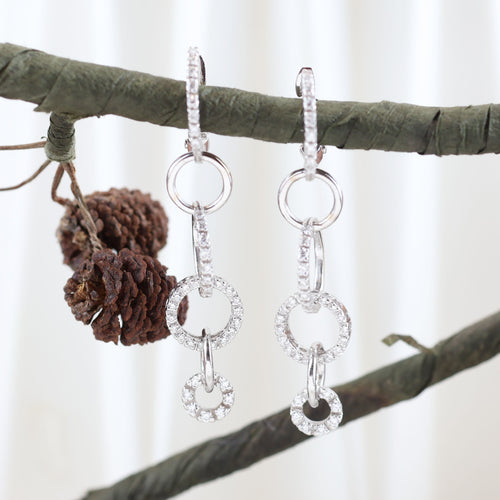Boucles d'oreilles Boucles d'oreilles en or blanc avec diamants taille brillant 58 Facettes 159/24Z