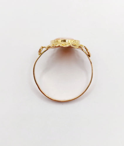 Bague 52.5 Bague vintage or jaune, camée sur coquille 58 Facettes A06091