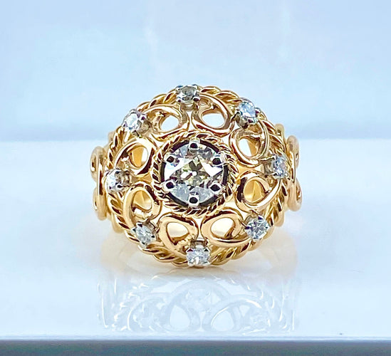 Bague 52 Bague en or jaune 18 carats , diamant 0,70 carat entouré de 8 diamants 58 Facettes AB493