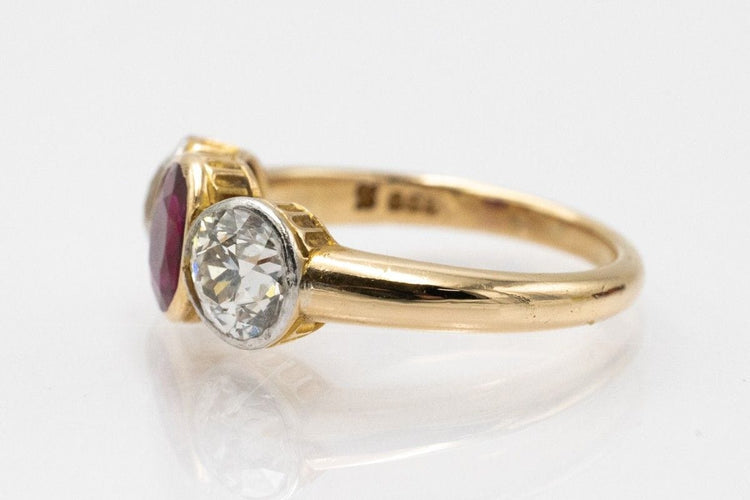 Bague 53 Bague en or jaune et platine ornée d'un rubis et de diamants taille brillant ancien (1,80 ct). 58 Facettes 11210