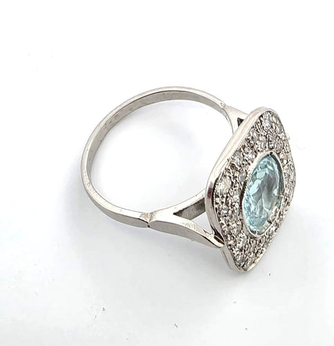 Bague 52 Bague en platine avec aigue-marine centrale et diamants environnants 58 Facettes