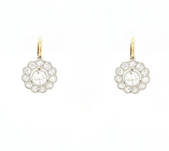 Boucles d'oreilles Boucles d'oreilles en or blanc avec diamant central et diamants périphériques 58 Facettes 13043