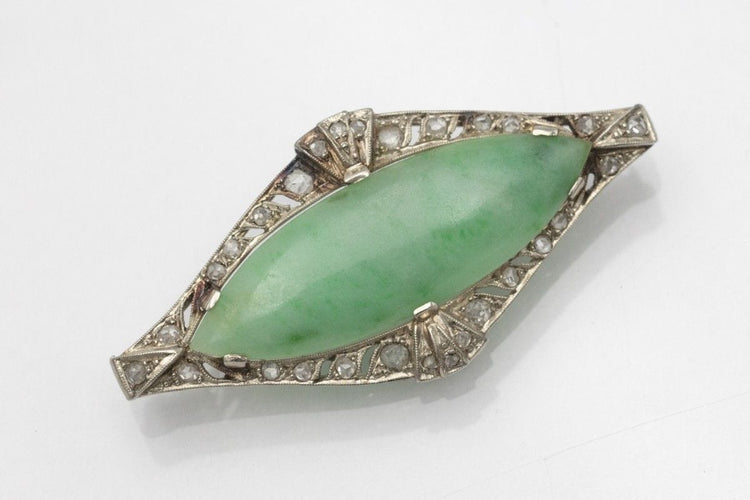 Art Déco white gold brooch with jade and diamonds, circa 1925 58 Facettes 10749