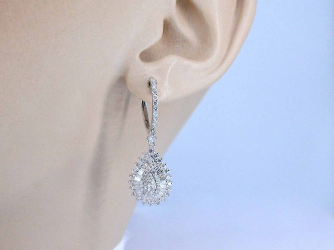 Boucles d'oreilles Boucles d'oreilles en or blanc en forme de larme avec diamants 58 Facettes 2055