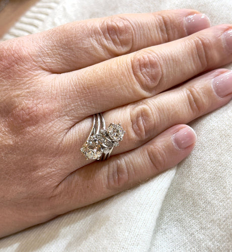 Old ring in platinum and diamonds