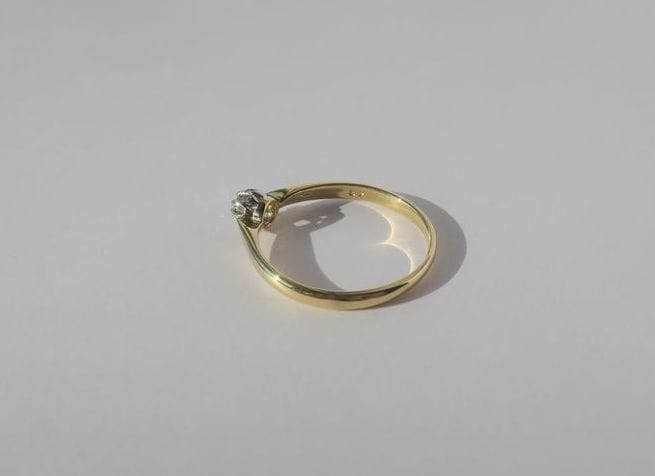 Bague 57 Bague solitaire deux ors, diamant taille brillant 58 Facettes