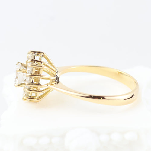 Bague 52 Bague rosette en or jaune 18 carats sertie de diamants taille brillant 58 Facettes