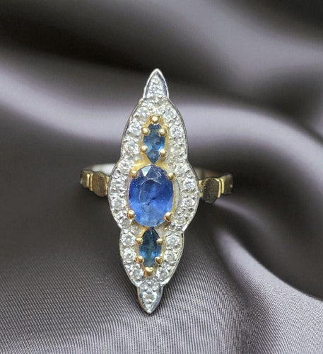 Маркиз пръстен от жълто и бяло злато, сапфири и диаманти 