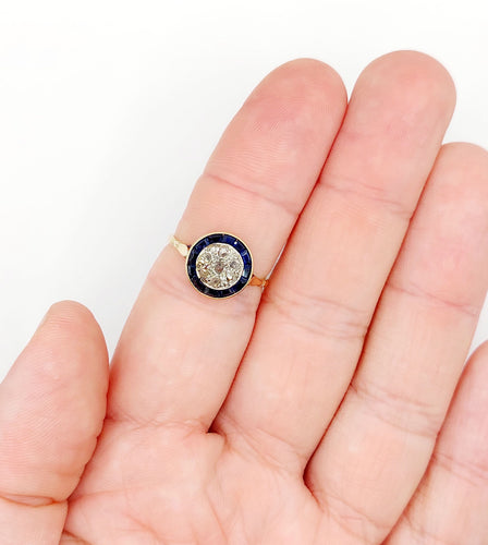 Bague 56.5 Bague cible art déco or jaune, diamants et saphirs calibrés synthétiques 58 Facettes A05652