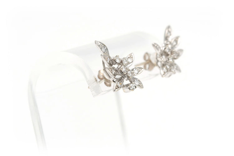 Boucles d'oreilles Boucles d'oreilles en or blanc serties de diamants 58 Facettes 22277