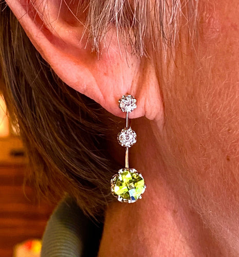 Boucles d'oreilles Paire de boucles d’oreilles en or 18 carats et platine, diamants et peridots 58 Facettes AB500
