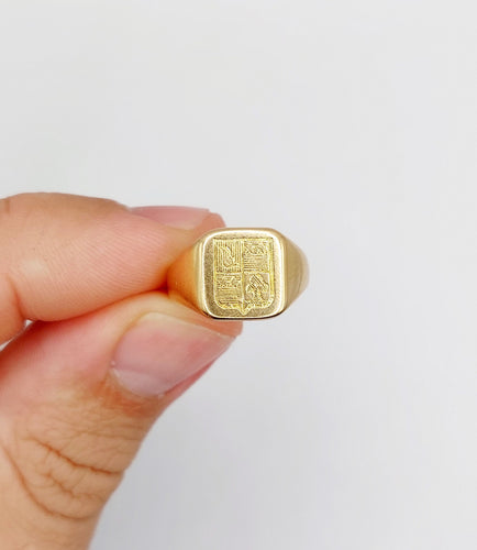 Bague 48 Chevalière antique en or armoiries française 58 Facettes A03321