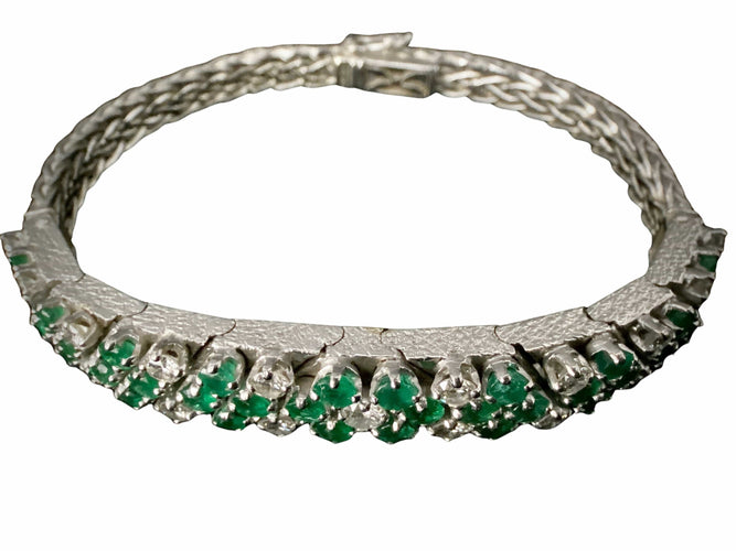 Bracelet Bracelet or blanc orné d'un pavage de brillants et émeraudes 58 Facettes