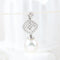 Pendentif Pendentif en or blanc 18 carats, orné de diamants naturels et d'une perle australienne. 58 Facettes