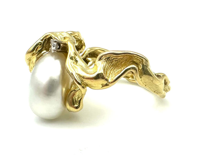 Bague 57 GILBERT ALBERT. Bague or jaune 18K, perle et diamant 58 Facettes