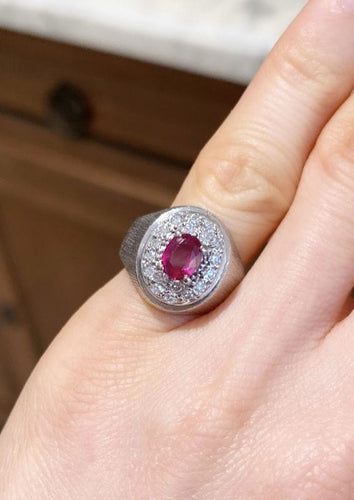 Bague 54 Bague chevalière en or gris 18k rubis et diamants 58 Facettes