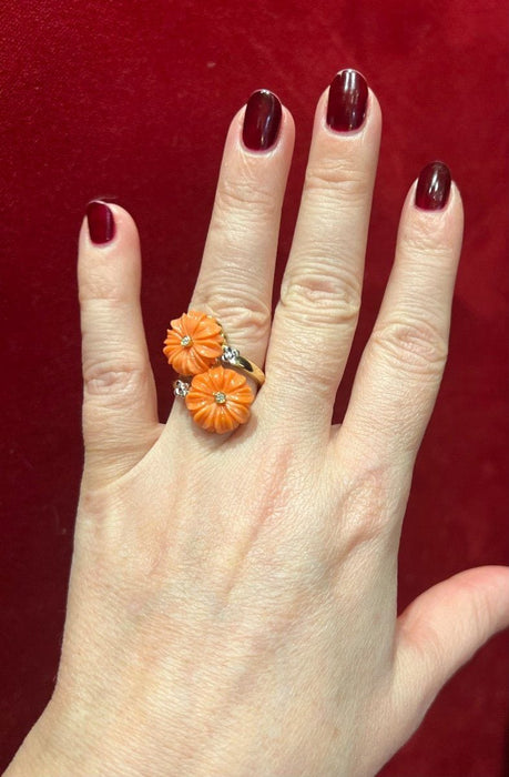 Bague Bague or jaune, fleurs corail et brillants 58 Facettes 7245 A