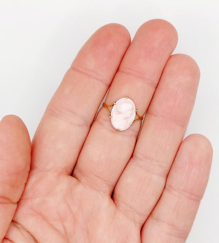 Bague 55 Bague antique or jaune, camée coquille rose à la jeune fille 58 Facettes A05233