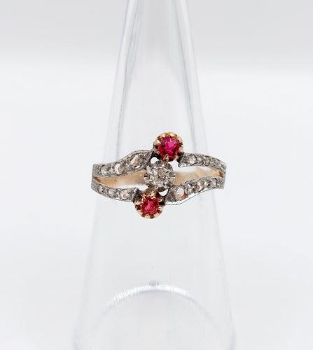 Bague 52.5 Bague victorienne or rose, diamants, pierres rouges (circa 1880) 58 Facettes A05228