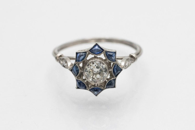 Bague 56 Old platinum ring with diamonds and sapphires, first half of the 20th century 58 Facettes 10813