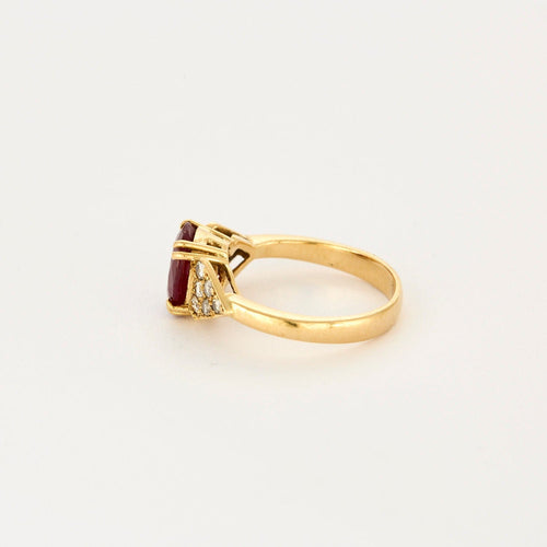 Bague 55 Bague or jaune, rubis 2,50 cts, diamants 58 Facettes