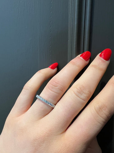 Bague 52 Bague en or blanc 18 carats avec diamants 58 Facettes