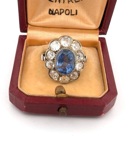 Sormus valkokulta, zaffiroa ja timantteja