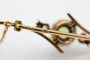 Broche Broche ancienne en or jaune avec olivine et diamants. 58 Facettes 10280