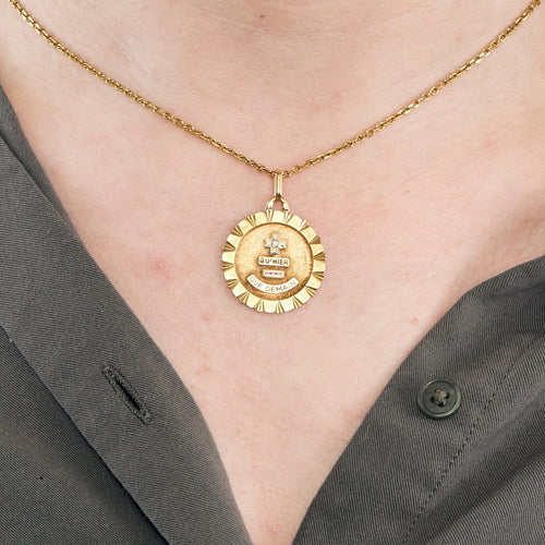 Pendentif AUGIS - Médaille d'Amour - or jaune, diamants et rubis de synthèses 58 Facettes MON0486