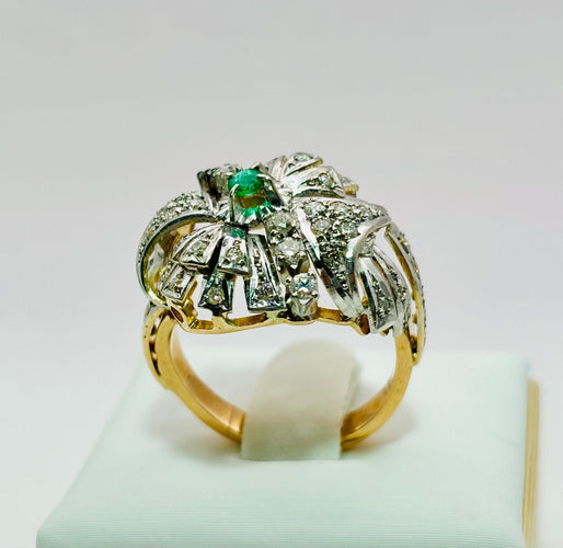 Bague Bague en or avec diamants et une émeraude 58 Facettes 50288
