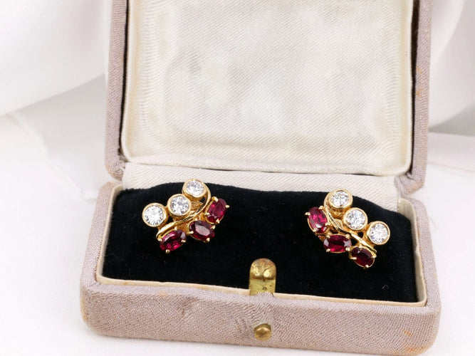 Boucles d'oreilles Boucles d’oreilles vintage en or, diamants et grenats 58 Facettes 391.16