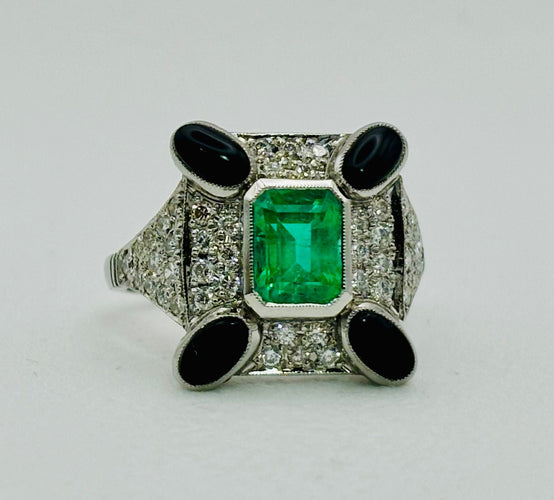 Bague 56 Bague Art Déco en platine ornée d'émeraudes, d'onyx et de diamants 58 Facettes 50307