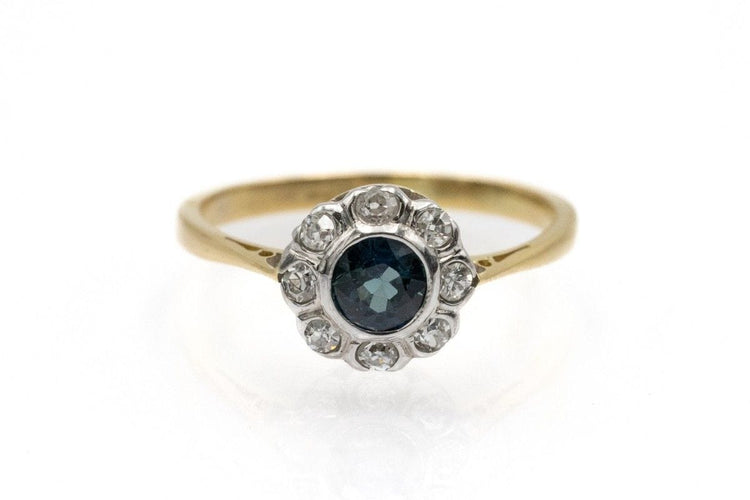 Bague 55 Bague en or jaune, saphir et diamants, seconde moitié du XXe siècle 58 Facettes 11550