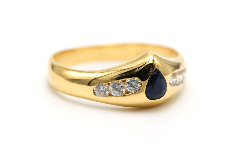 Bague 54 Bague contemporaine sertie d'un saphir et de diamants en or jaune 18 carats 58 Facettes 23173