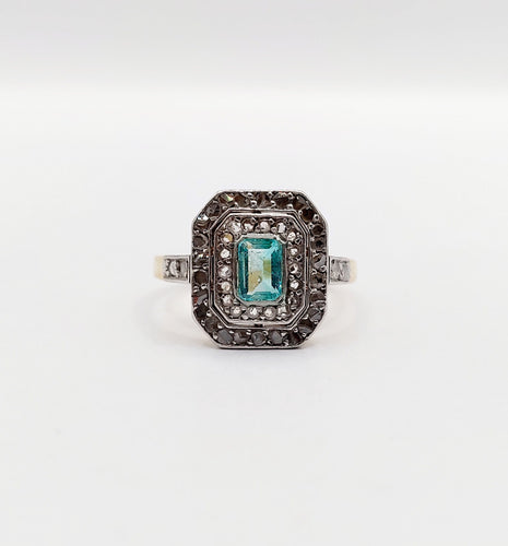 Ring Art Deco i 18k guld och Platina, smaragd och rosenstensslipade diamanter 