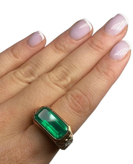 Geelgouden ring met gadroon, smaragd, diamanten