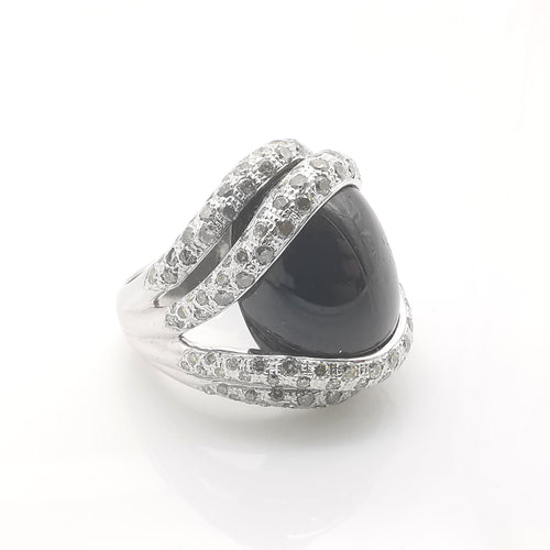 Bague 54 Bague or blanc, onyx & diamants 58 Facettes