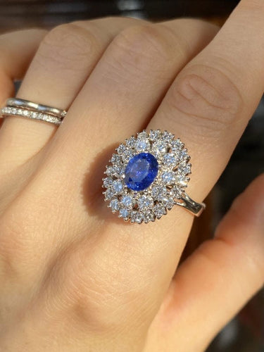 Bague 57 Bague Marguerite en or blanc, saphir et diamants 58 Facettes