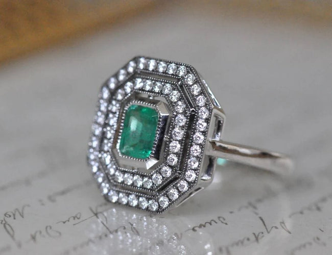 Bague Bague ancienne en diamant et émeraude 58 Facettes