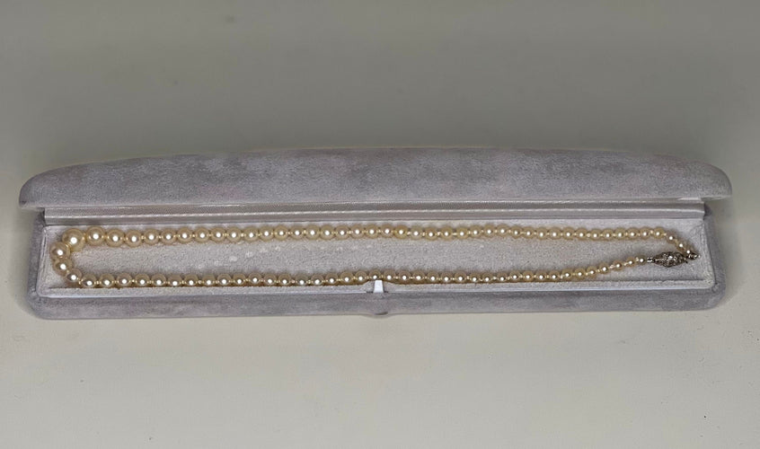 Collier 85 Perles Akoya Fermoir Platine et Diamants 43 cm 58 Facettes