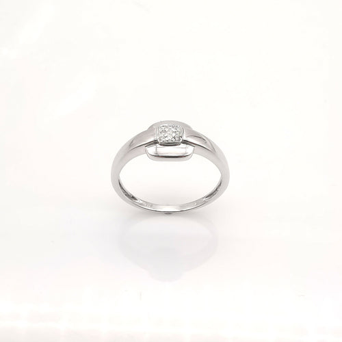 56 Bague en or blanc et diamants 58 Facettes