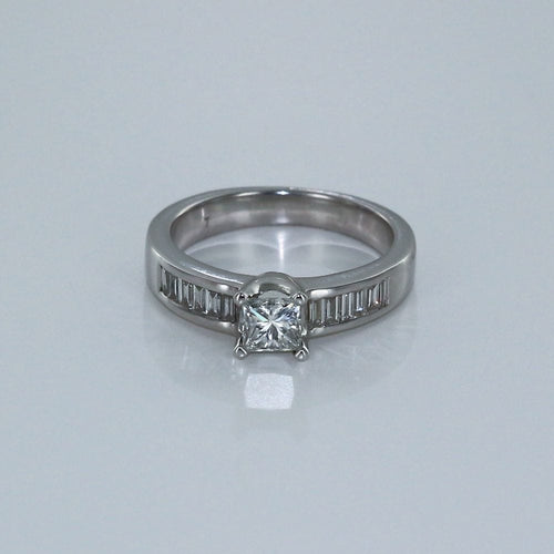 Bague Bague Solitaire Or blanc Diamants 58 Facettes