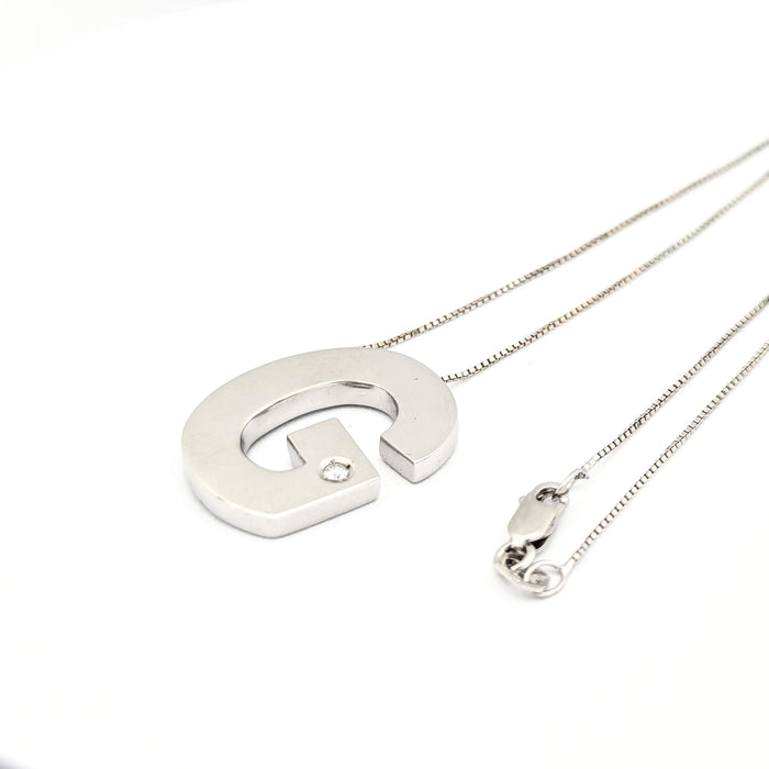 G necklace in white gold and diamond