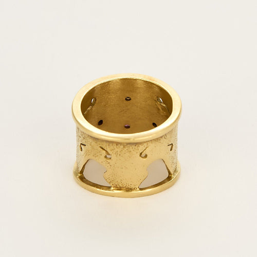 Prsten od žutog zlata sa dijamantom, peridotima i granatom 