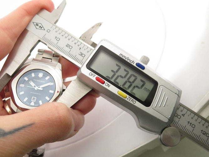 Montre montre VICTORINOX inox small 241261 36 mm acier quartz fullset 58 Facettes 265936